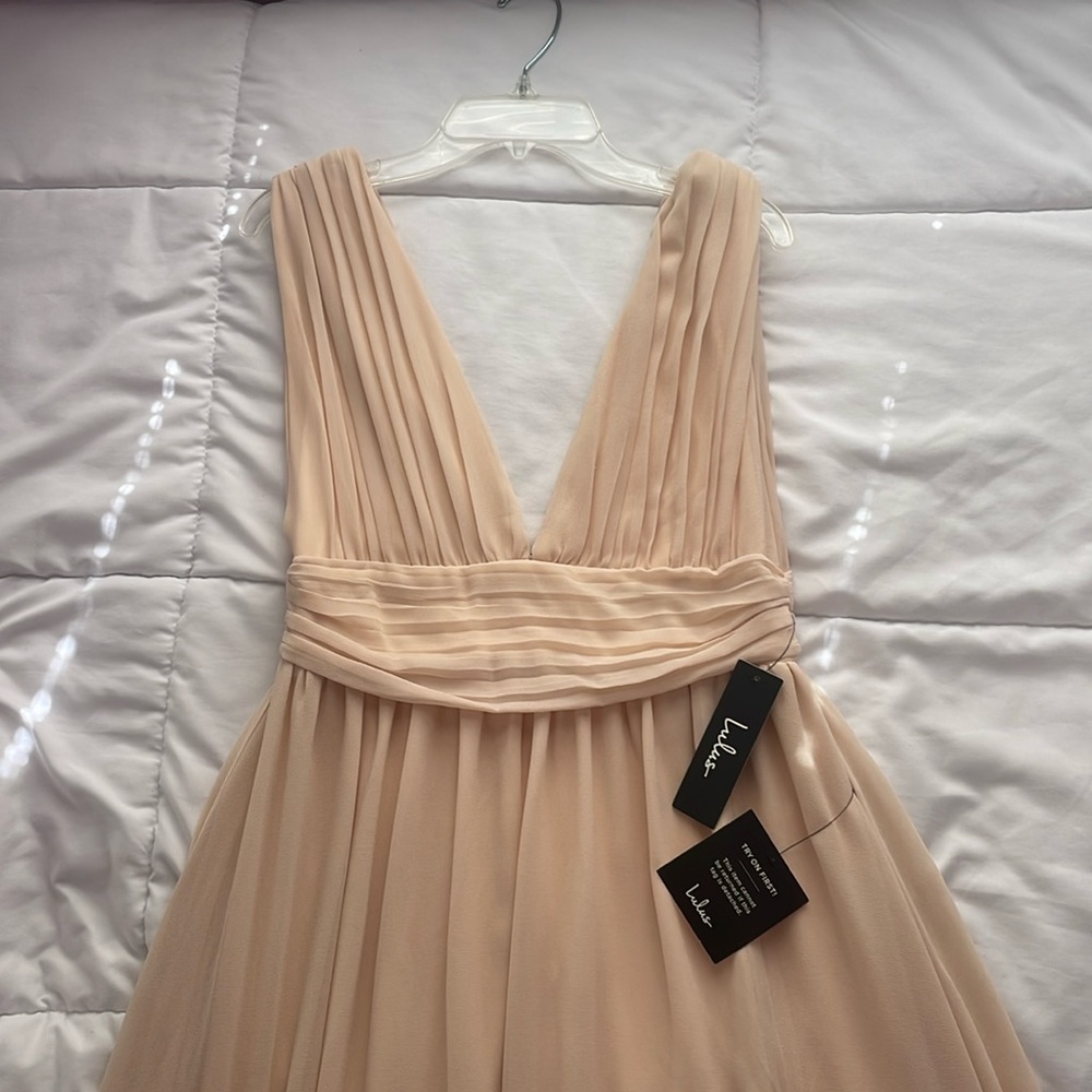 Lulu’s cream colored formal gown